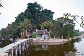 Travel photography:Ninh Binh´s island temple , Vietnam