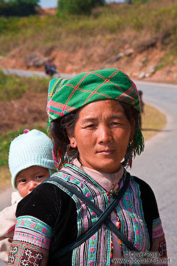 Hmong mother with child near Sapa 