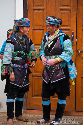 Hmong women at the weekly market in Sapa 