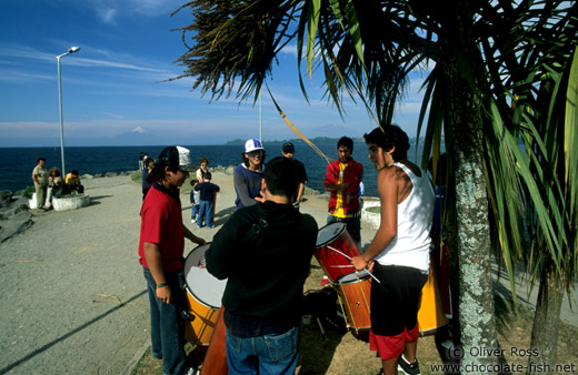 Lakeside musicians in Puerto Varas